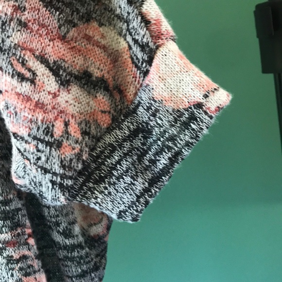 Rue 21 shawl - Picture 3 of 8